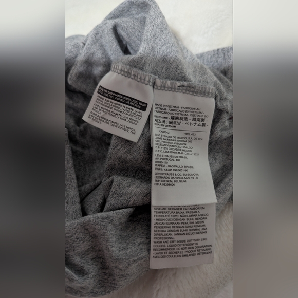 Sz med women's crop top Levi's reverse logo graphic tee 😁 - Picture 7 of 8